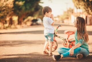 Hybrid Parenting: Why Today’s Families Are Choosing the “Sweet Spot” Between Empathy and Boundaries